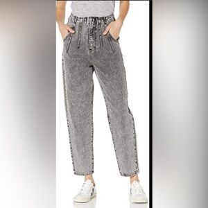 ASTR The Label Women's Petite Perfectly Pleated High Rise Straight Cropped Jean